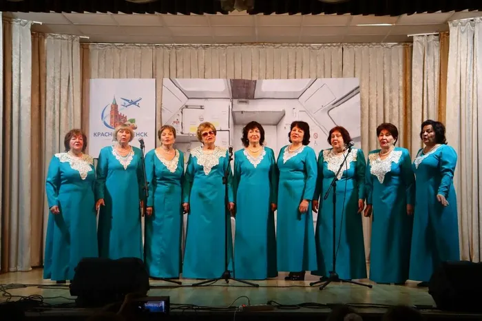 на фото ансамбль Фантазия