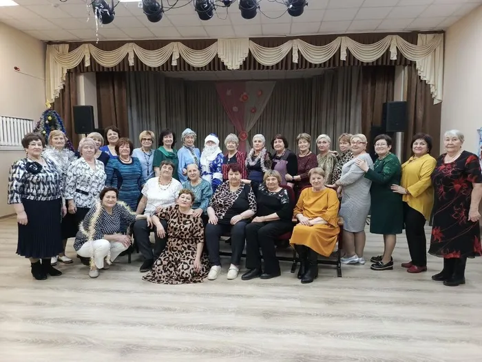 на фото члены клуба