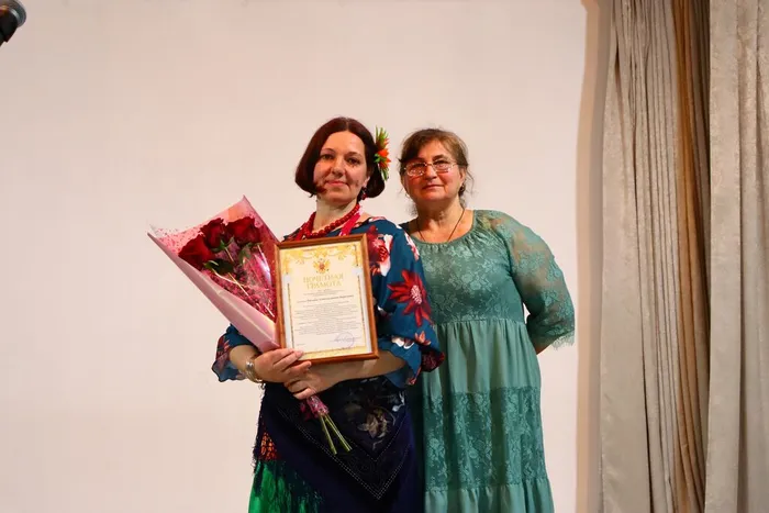 на фотографии фрагмент праздничной программы (2)