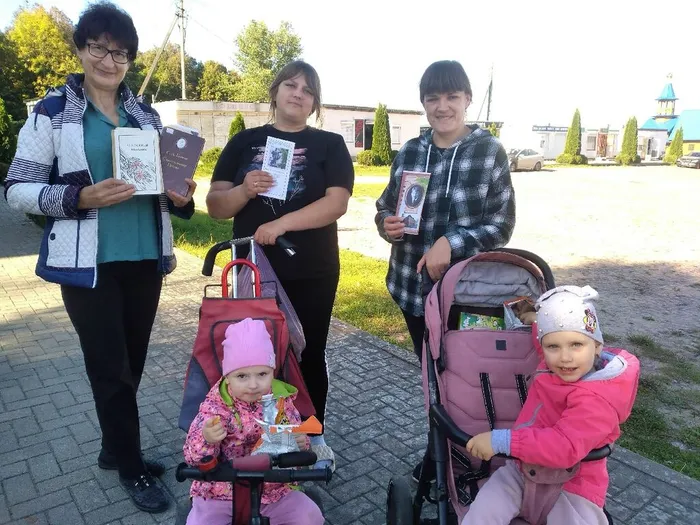Участники акции Прочитайте Есенина вслух
