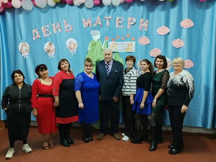 на фотографии гости праздника