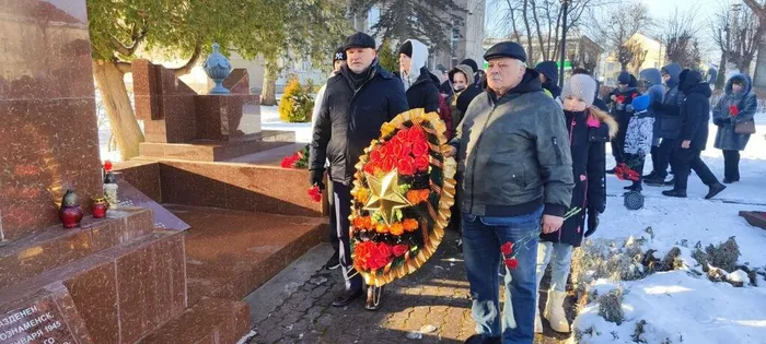 на фотографии Виктор Макаров и Николай Рогалин