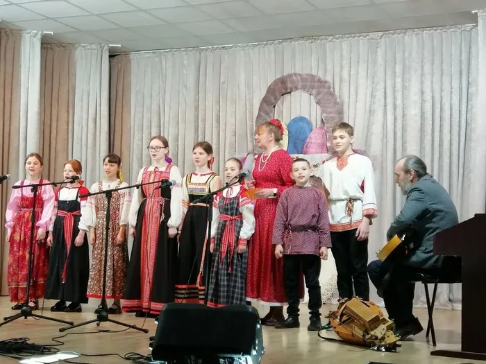 на фотографии фольклорный ансамбль Старинушка