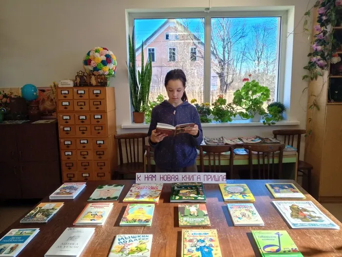 на фотографии посетитель библиотеки (2)