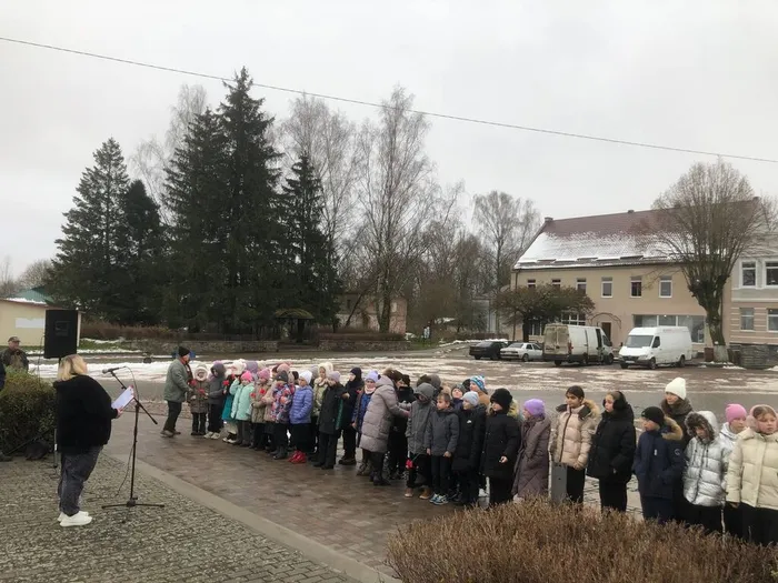 на фото участники памятного мероприятия (2)